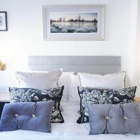 One Bedroom Luxury Ground Floor Apartment With Parking In Heart Holt Holt  Luaran gambar